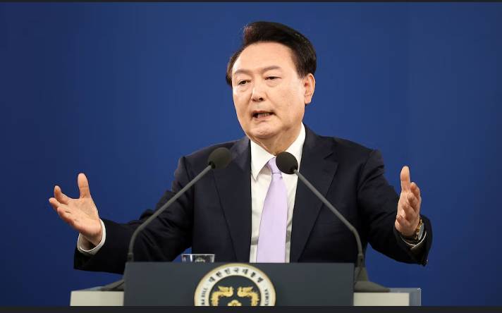 South Korea's Yoon resists questioning over failed martial law bid
