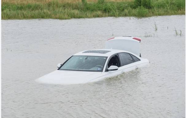 Two sisters die after car plunges into Chiniot canal