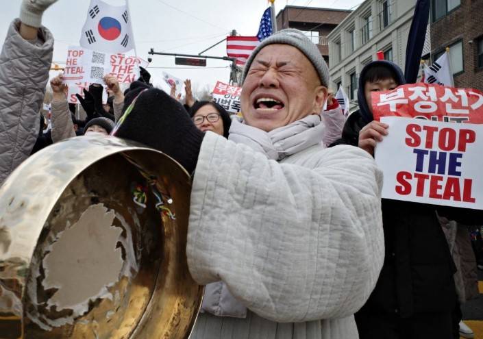 South Korea investigators seek new warrant to arrest President Yoon