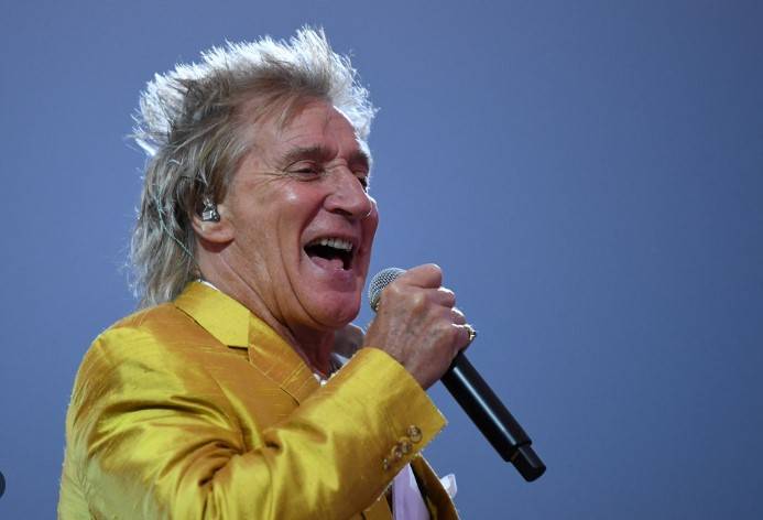 Raspy-voiced hit machine Rod Stewart turns 80