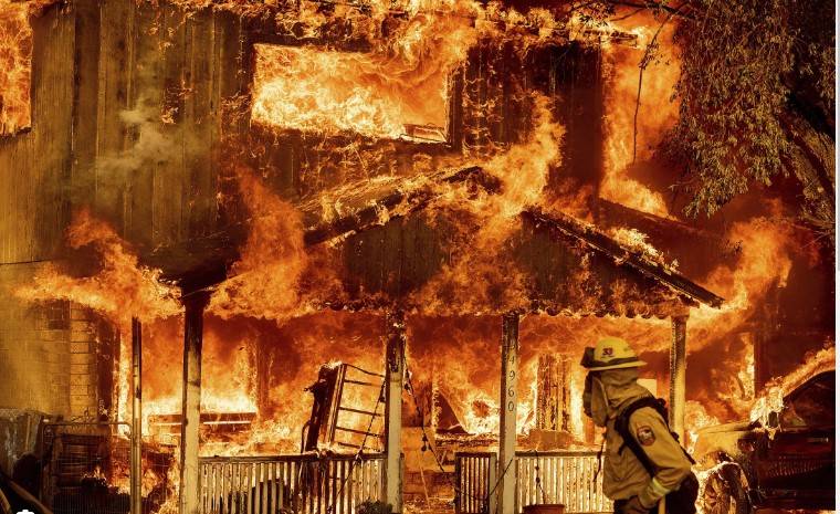 Los Angeles fire deaths at 10 as National Guard called in