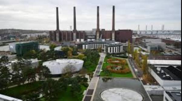 German economy shrinks again amid political crisis
