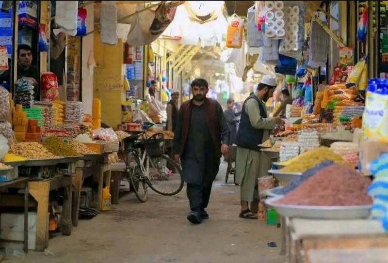 Afghans complain of rising food prices as currency loses value