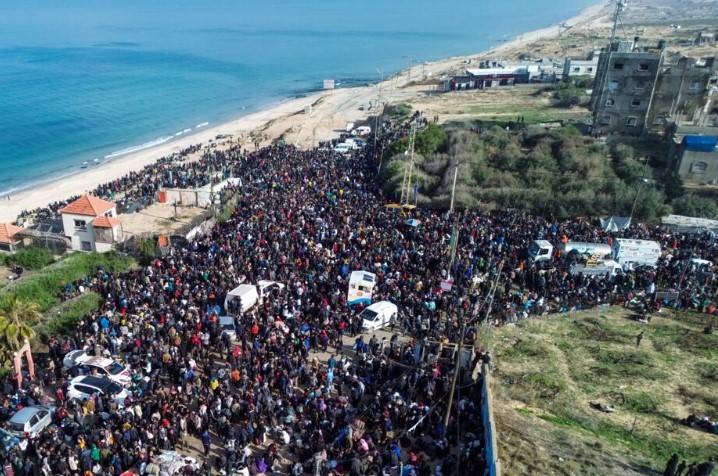 Palestinians return to north Gaza after breakthrough on hostages