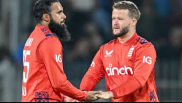 England down India to keep T20 series alive