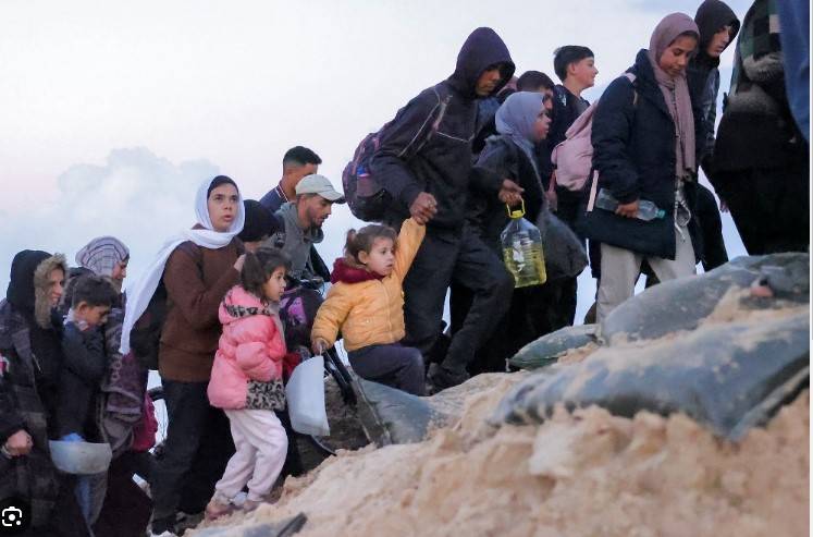 Flood of Palestinians return to north Gaza after hostage breakthrough