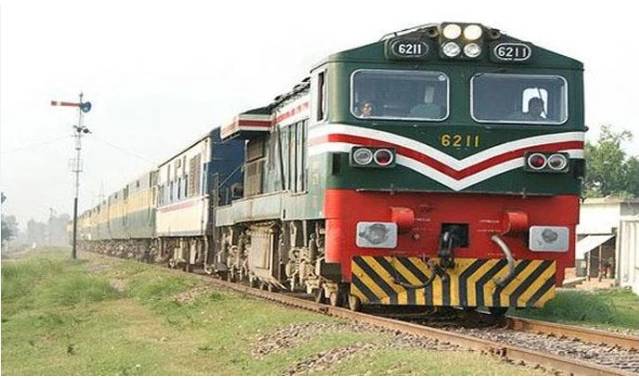 Train crushes youth in Rawalpindi