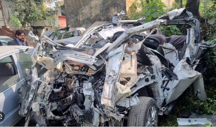 Six young men including 3 brothers die in Larkana road smash