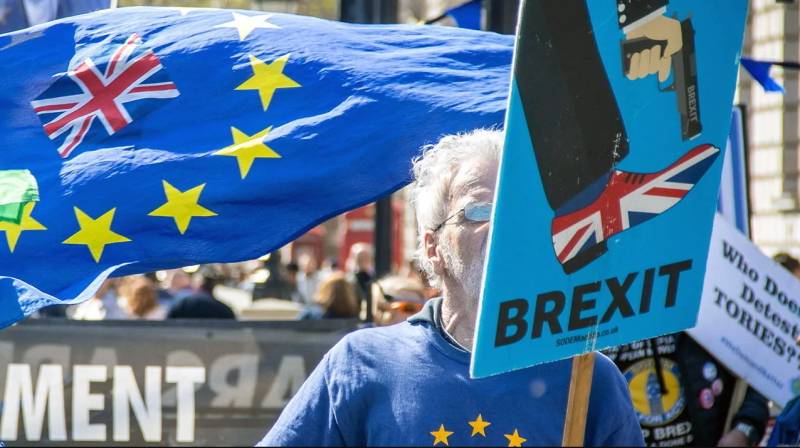 Support for Brexit sinks to lowest level in UK: poll