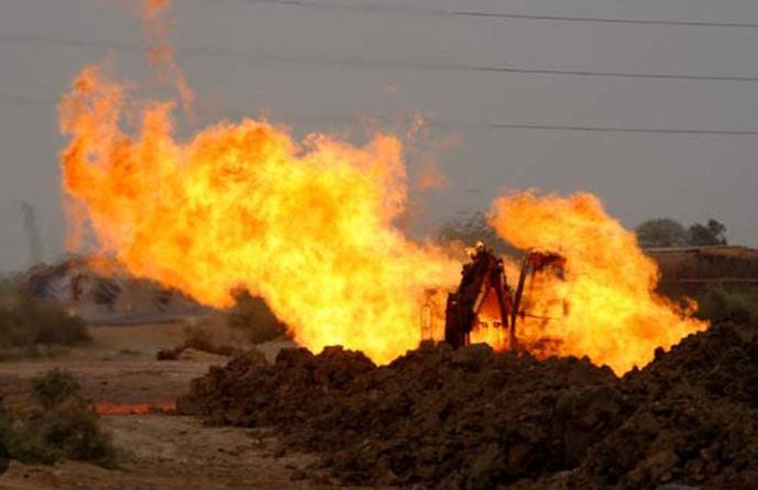 Two die, 5 fainted in gas leakage blast at cooking oil factory in Karachi