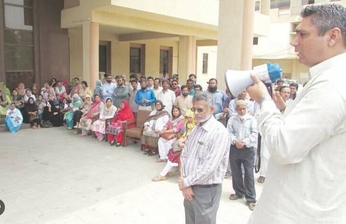 Punjab University teachers protest against reduction in tax rebates 