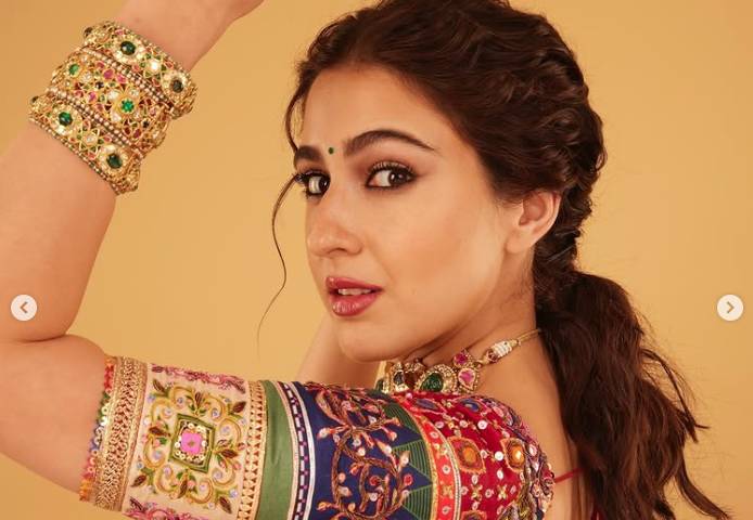 Sara Ali Khan wear mother's traditional phulkari 