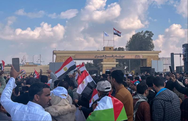 Hundreds of Egyptians protest at Gaza border against displacement