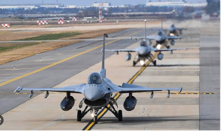 Japan scrambles jets as Russian bombers fly over high seas
