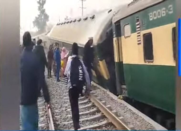 Shalimar Express derails near Shahdara Bridge