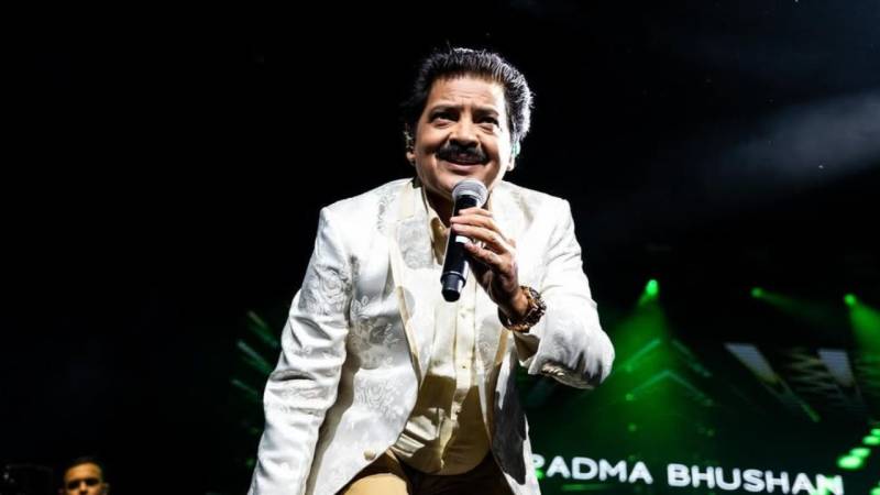  ‘I am not embarrassed or apologetic’: Udit Narayan responds to kissing controversy