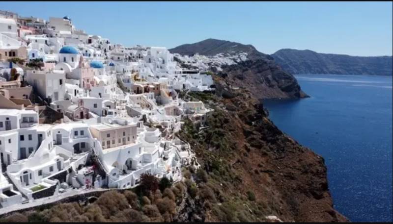 Greece on high alert as quakes shake Santorini island