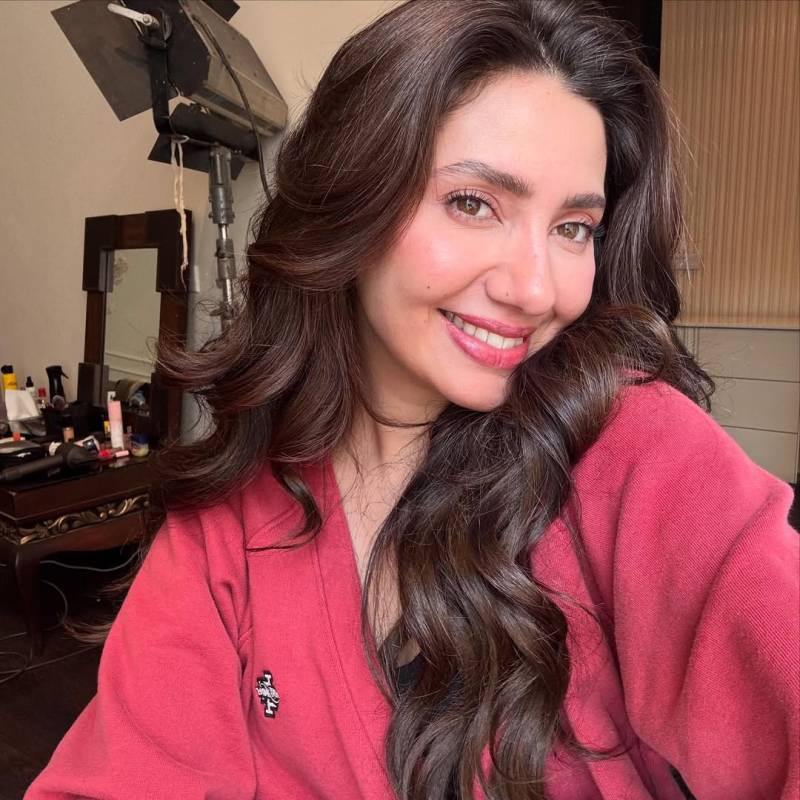 Mahira Khan writes heartfelt birthday note for 'childhood sweetheart' on birthday