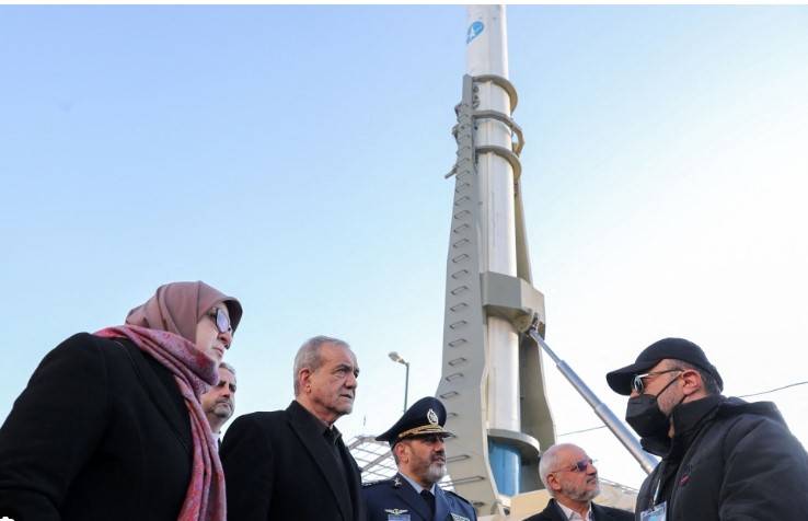 Iran unveils new ballistic missile in show of force