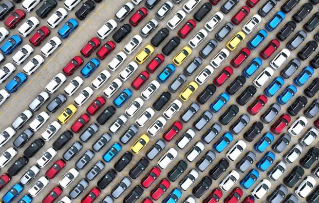 China shrugs off new Trump tariffs