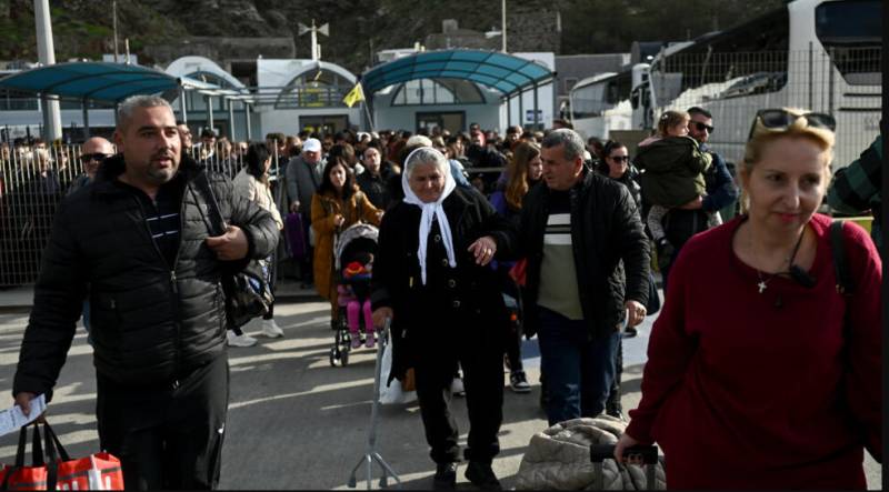 Greek PM calls for calm amid 'very intense' Santorini tremors