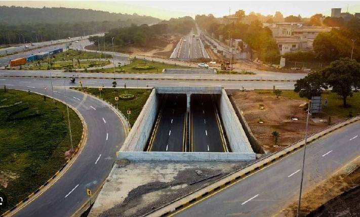 Mohsin Naqvi inspects newly-constructed Serena Chowk Interchange