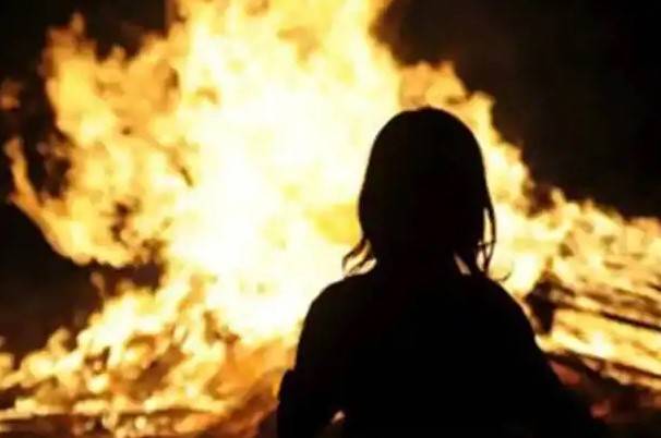 Woman sets husband on fire over domestic dispute in Jhelum