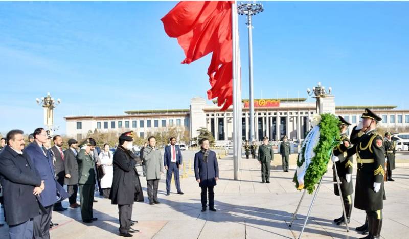 President Zardari visits memorial of Chinese national heroes in Beijing