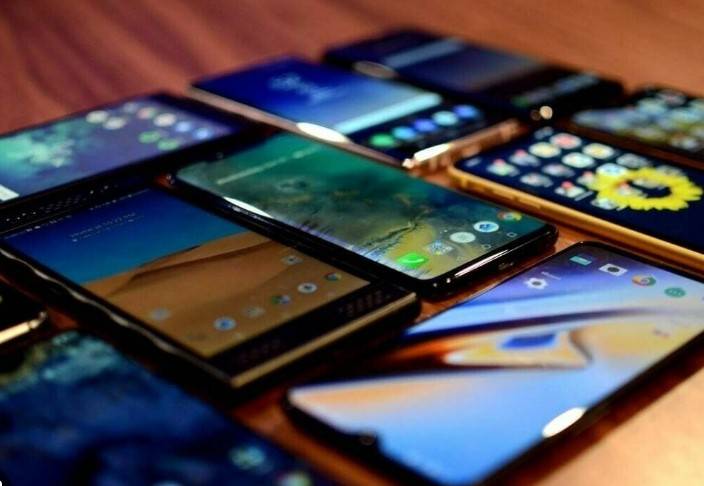 PIA suspends airhostess involved in smuggling of smartphones