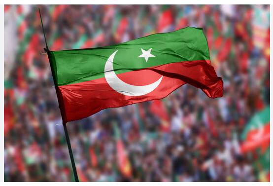PTI founder dissolves Insaf Lawyers Forum with immediate effect