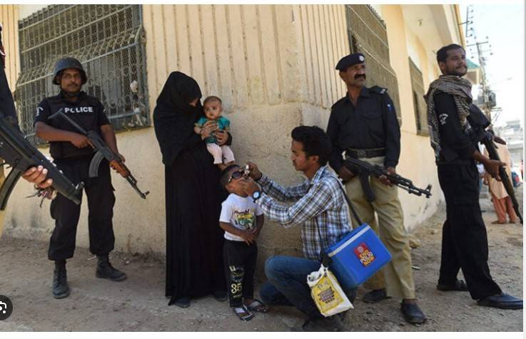 Police arrests four for refusing polio vaccination in Karachi