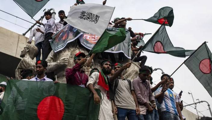 Bangladesh crackdown on ex-regime loyalists