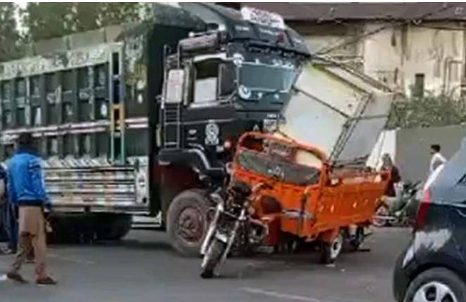 Entry of dumpers banned during daytime in Karachi 