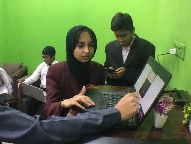 Karachi girl develops Pakistan's first Sindhi language calculator using AI