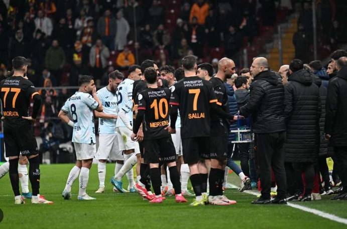 Turkish game abandoned as Galatasaray opponents storm off