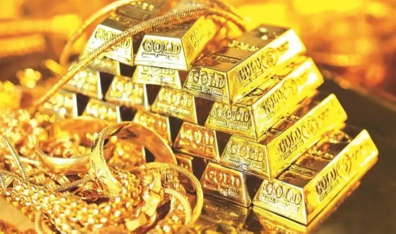 Gold prices hit record highs in Pakistan amid global surge