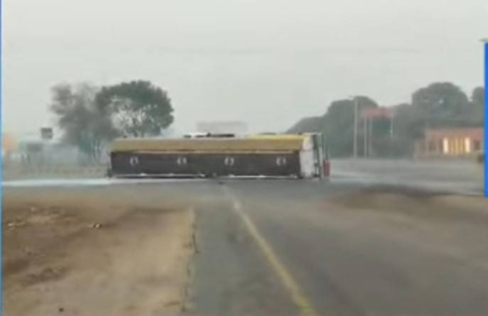 Alarm sounded after oil tanker overturns near Multan