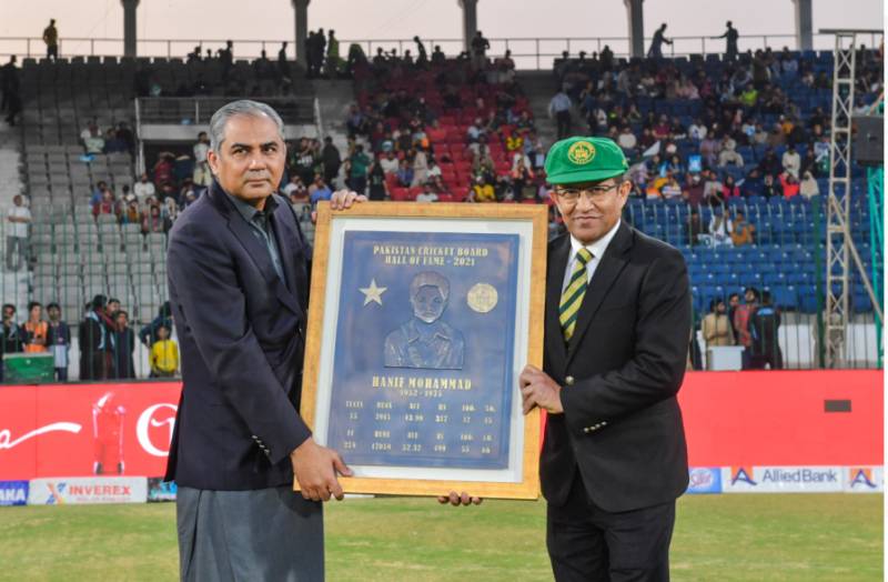 PCB inducts great Hanif Mohammad into Hall of Fame