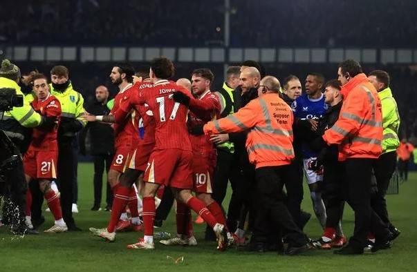 Liverpool held by Everton, four red cards in fiery last Goodison Park derby