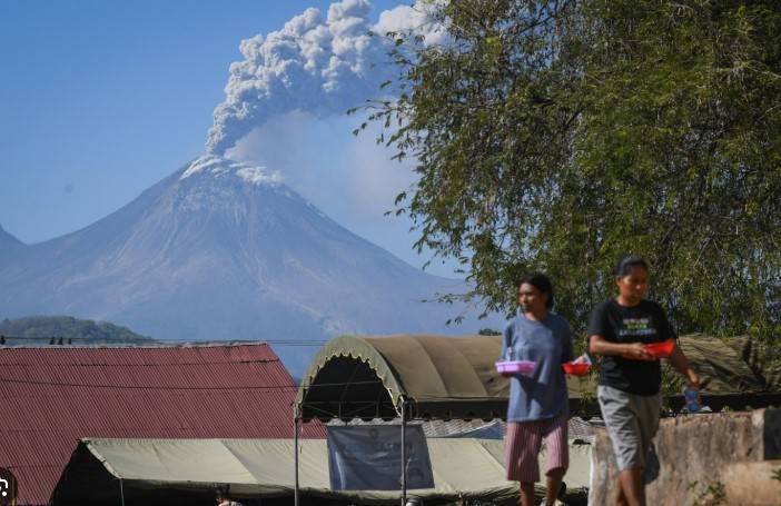 Indonesian villages told to evacuate as volcano alert hits highest level