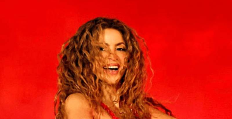 Shakira shines in Anamika Khanna ensemble for World Tour 