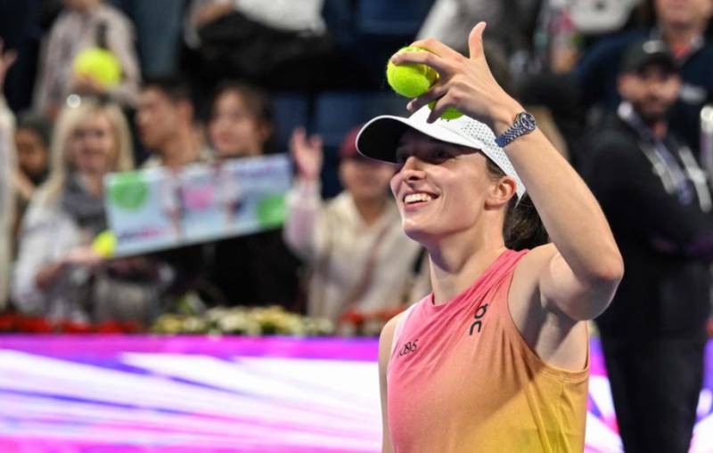 Swiatek tops Rybakina to reach Doha semi-finals