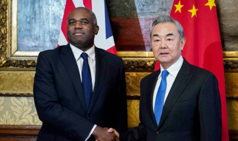 UK and China revive stalled talks during FM meeting