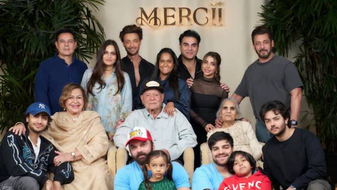 “Familitines Day”: Salman Khan shares sweet family photo on Valentine's Day