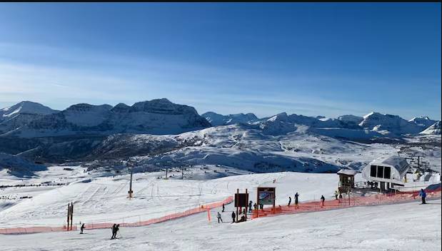 In warming world, skiing tries to stay snow white by going green