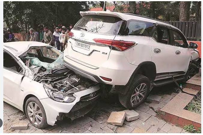 Five die in unfortunate Fortuner accident in Sehwan