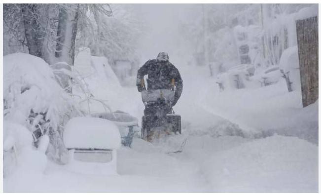 Canadians revel in major snow storm