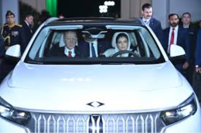 Erdogan gifts Turkish electric vehicles to President Zardari, PM Shehbaz