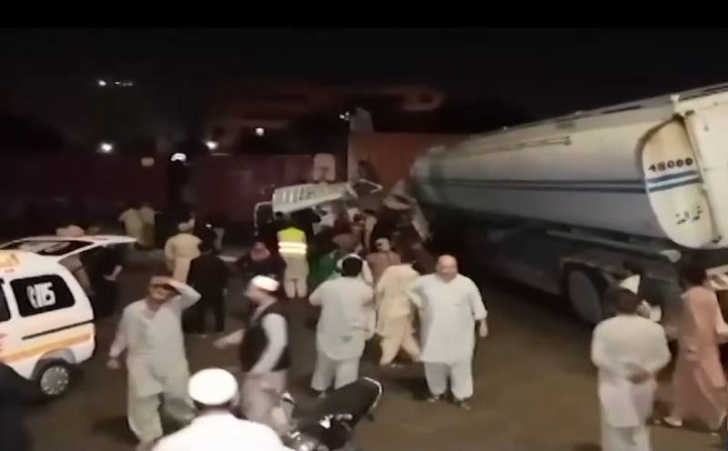 Oil tanker, trawler collide with freight train in Karachi