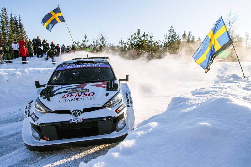 Evans 'driving well' surges clear on Swedish snow